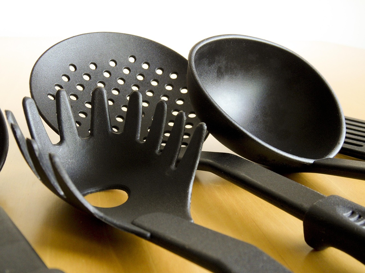 Il segreto per prolungare la vita delle tue stoviglie costose con il set cucina in silicone e legno