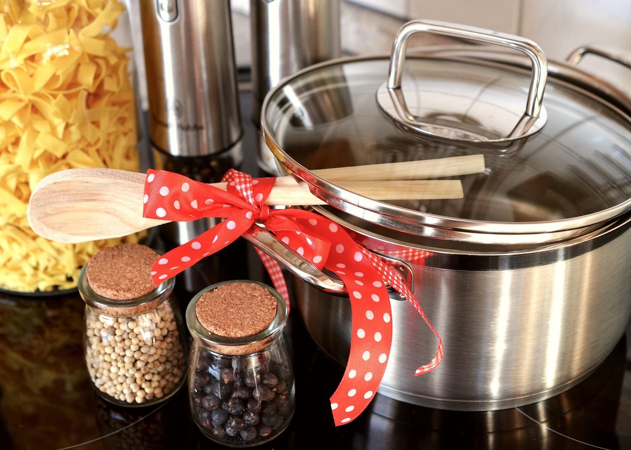 Set cucina 18 pezzi: il regalo perfetto per ogni appassionato di cucina [Guida Pratica]